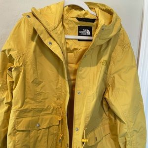 YELLOW NORTH FACE JACKET SIZE XL